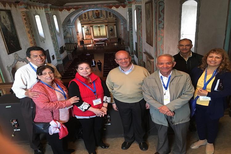  Alumnos del diplomado en misionología visitan la misión de San Luis Rey 