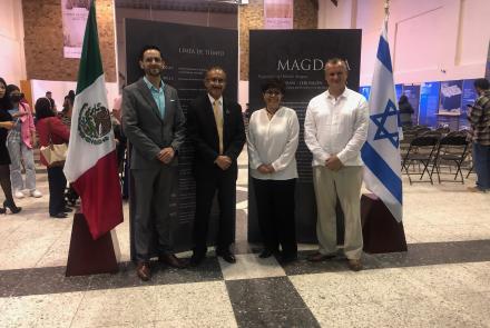 Marcela Zapata Meza asiste a la inauguración de la exposición “Tierra Santa: del Mar Muerto a Magdala” 