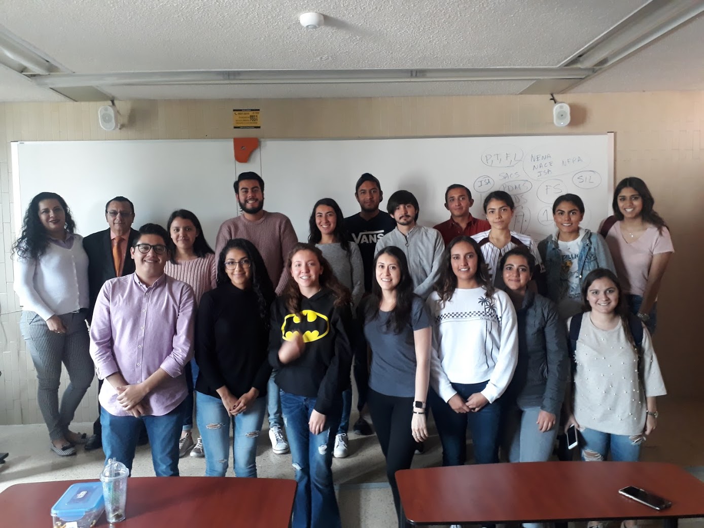 Alumnos de Ingeniería Química dialogan con ex funcionarios del IMP