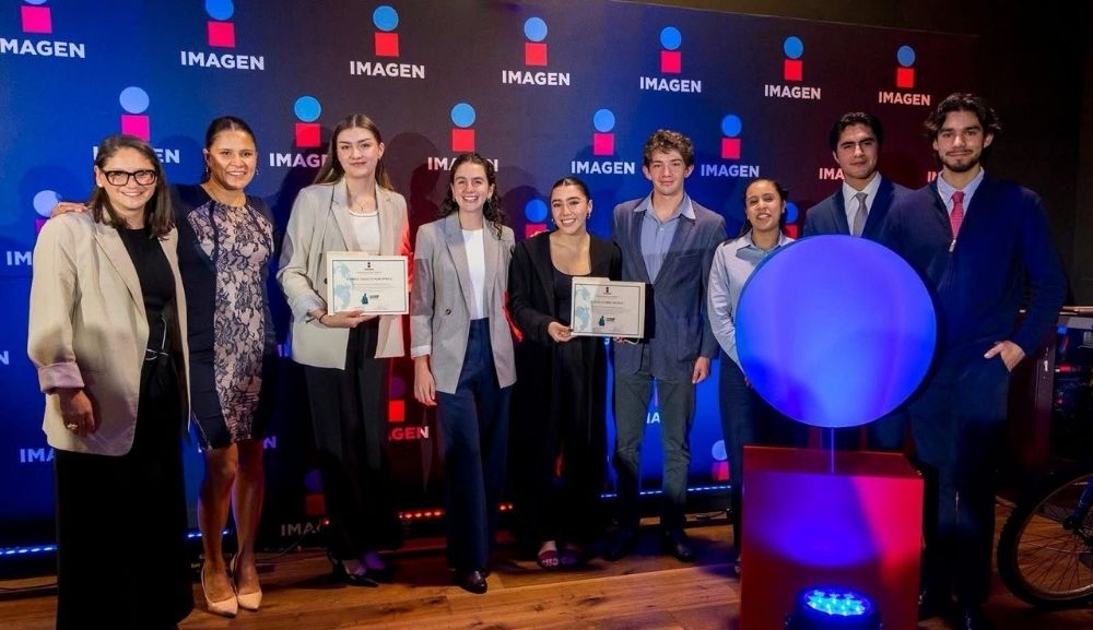 Alumnos de Ingeniería obtienen el segundo lugar en la Cumbre Imagen 