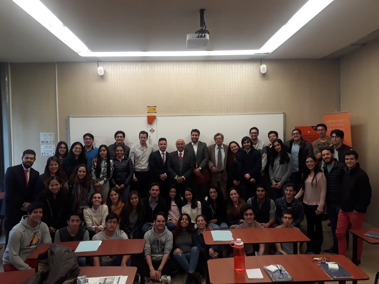 Alumnos de la Facultad de Ingeniería de la Universidad Anáhuac durante las Jornadas de Ingeniería Química 2018