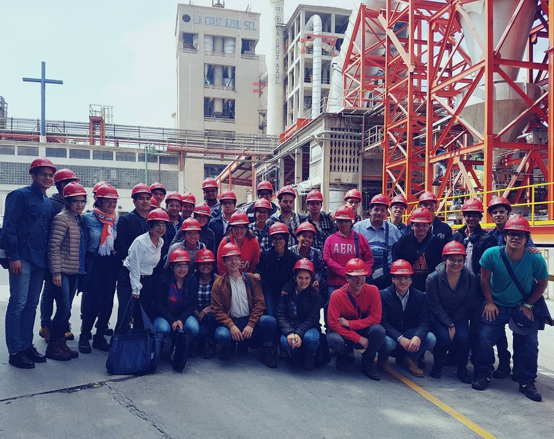 Alumnos de la Facultad de Ingeniería de la universidad Anáhuac visitan la planta de cementos Cruz Azul