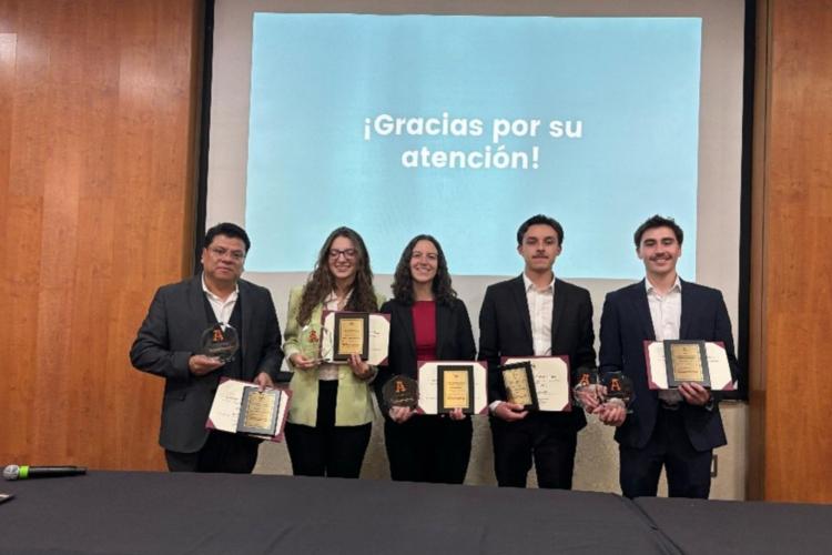 Alumnos de ingeniería imparten la conferencia “Huellas que importan: ¿Cómo medir nuestro impacto en el planeta?”