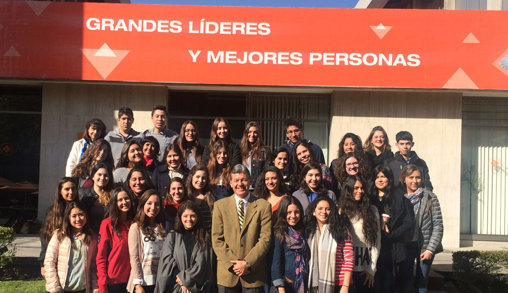 Director de Psicología de reúne con alumnos de nuevo ingreso