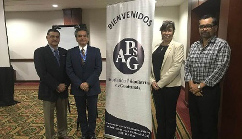 El Dr. Enrique Chávez-León imparte conferencia en Guatemala