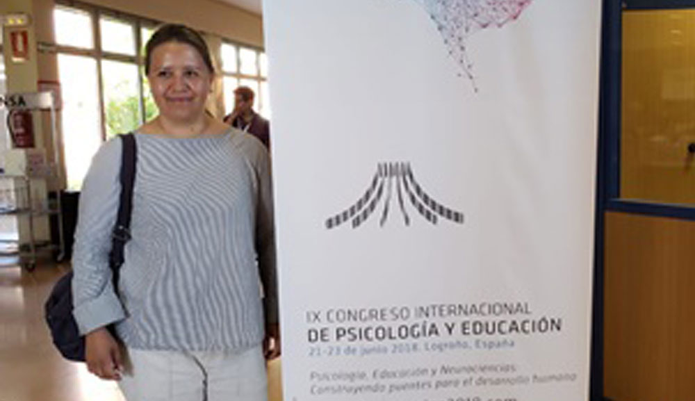 Académica participa en congreso internacional en España