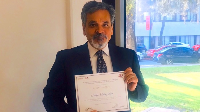 Dr. Enrique Chávez- León reconocimientos por el Instituto Nacional de Psiquiatría