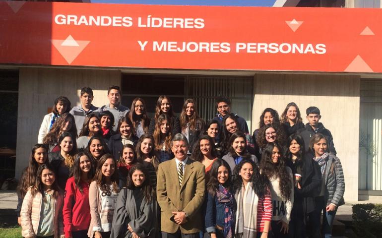 Director de Psicología de reúne con alumnos de nuevo ingreso