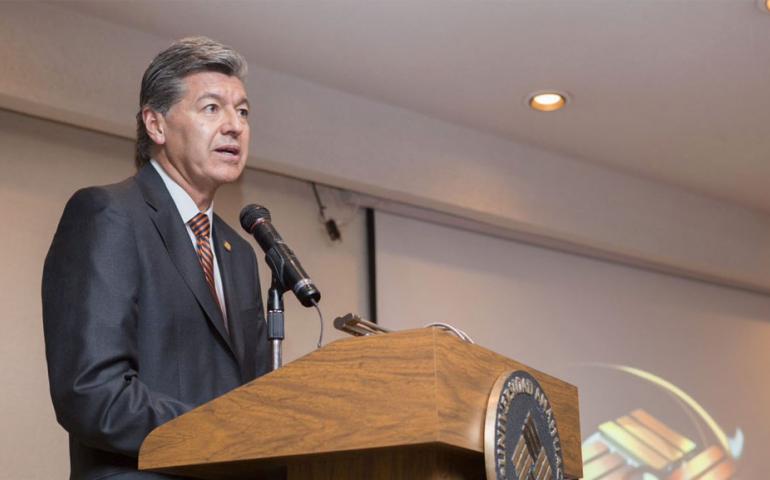 El Mtro. José María López Landiribar imparte conferencia en congreso del CNEIP