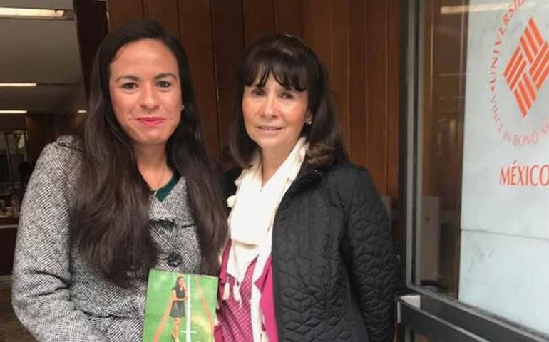 Nuestra egresada Mabel Ramos imparte conferencia sobre psicología del deporte 