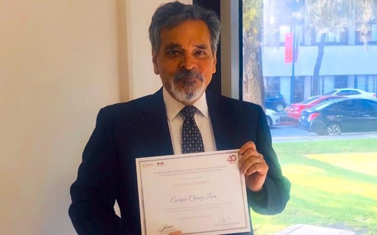 Dr. Enrique Chávez- León reconocimientos por el Instituto Nacional de Psiquiatría