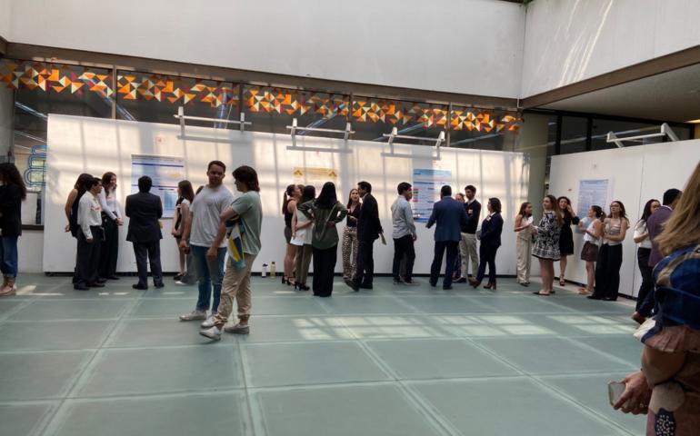 En este evento se presentaron los resultados de proyectos de investigación de quienes cursaron el Prácticum de Investigación en ambos campus de la Facultad de Psicología.