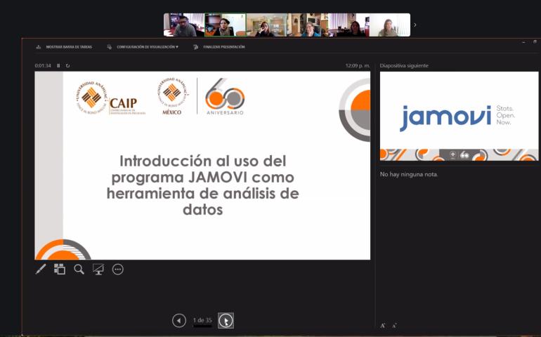 Un grupo de docentes participaron en este curso introductorio que funciona como una herramienta de análisis de datos.