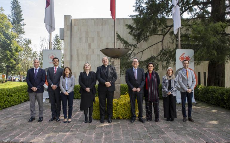 El espacio contó con la participación de expertos internacionales y líderes en salud mental quienes destacaron los vínculos entre el medioambiente y el bienestar, así como la importancia de políticas públicas que integren ambos aspectos.