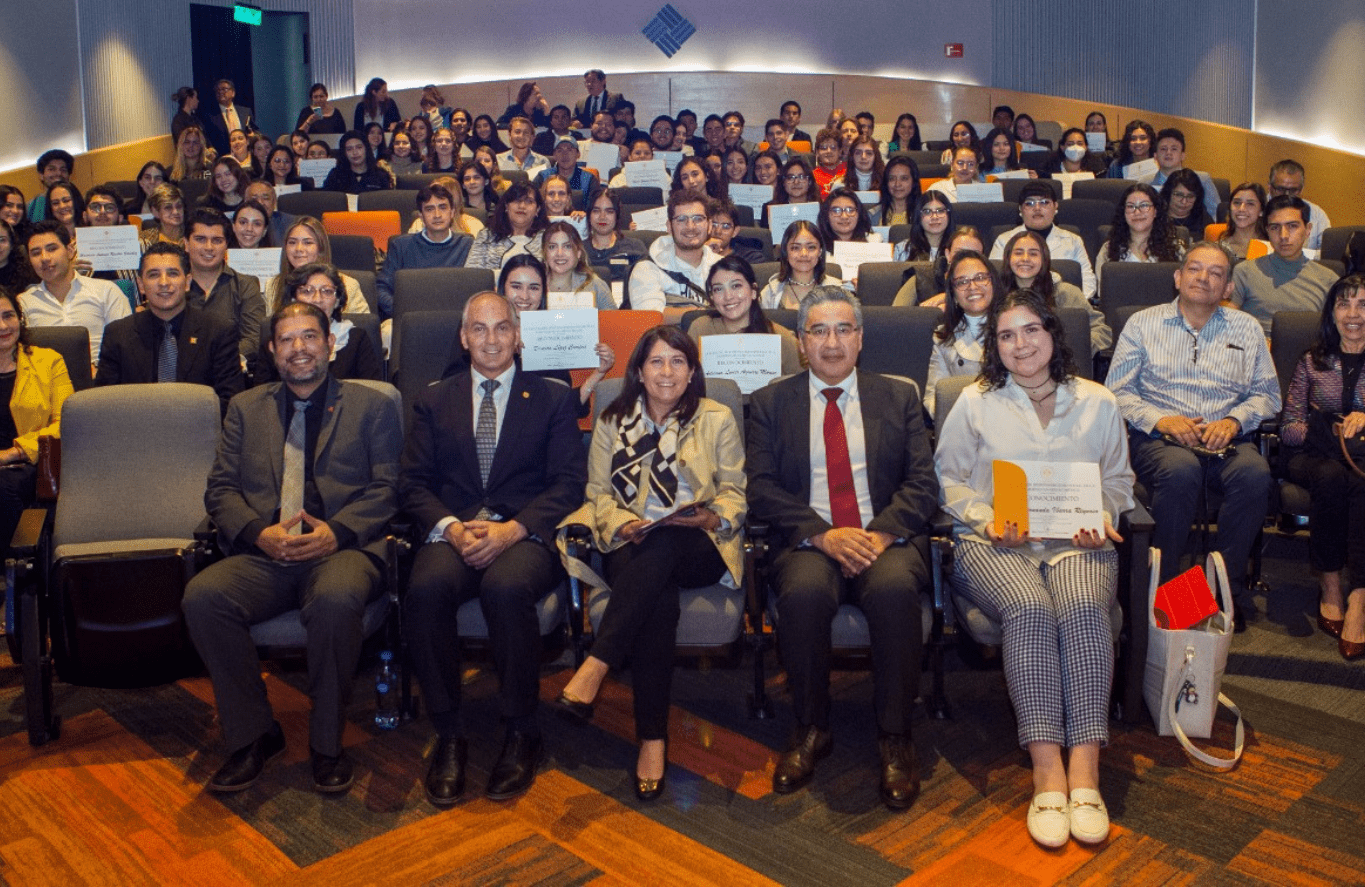 Entrega de certificaciones a alumnos de Responsabilidad Social y Sustentabilidad