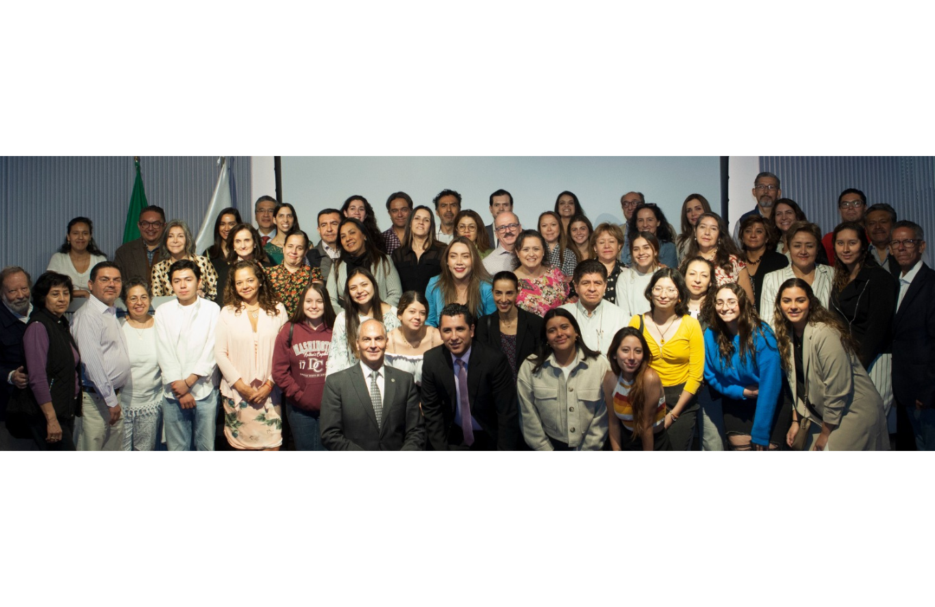 Director de la Facultad de Responsabilidad Social recibe a padres de alumnos de licenciatura