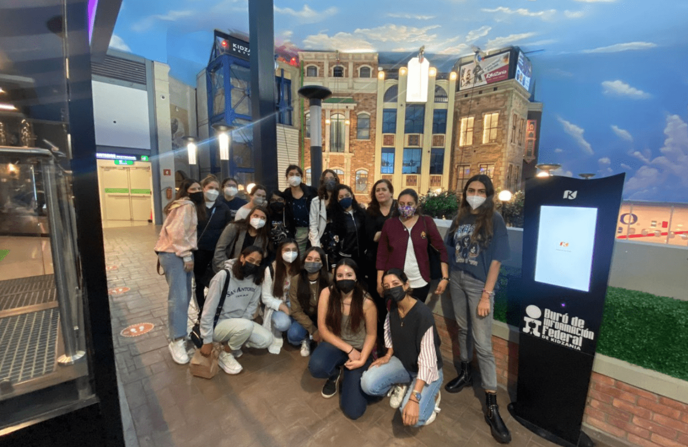 Alumnas de Responsabilidad Social visitan las instalaciones de KidZania Santa Fe
