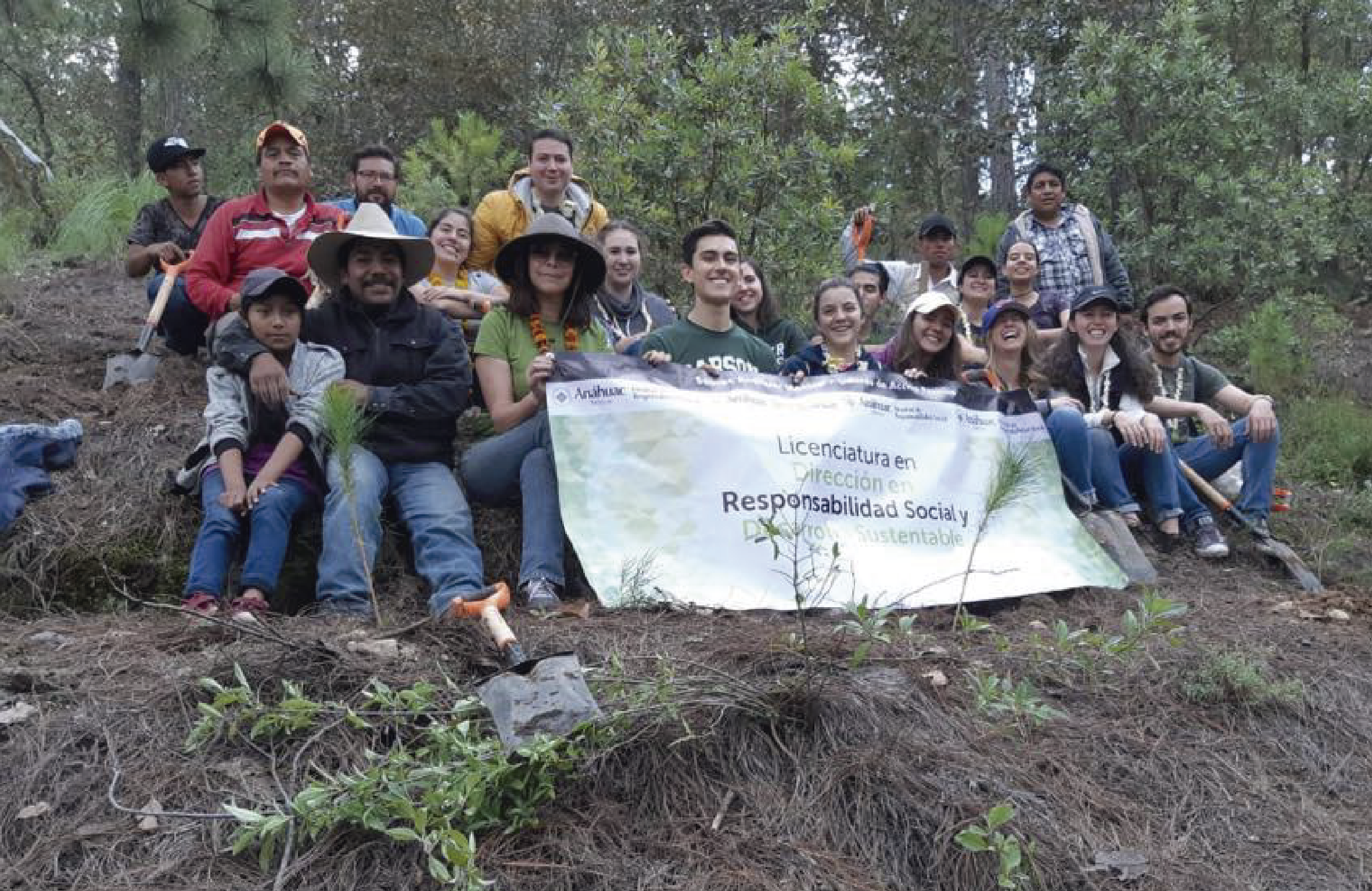 Responsabilidad Social participan en actividad de reforestación