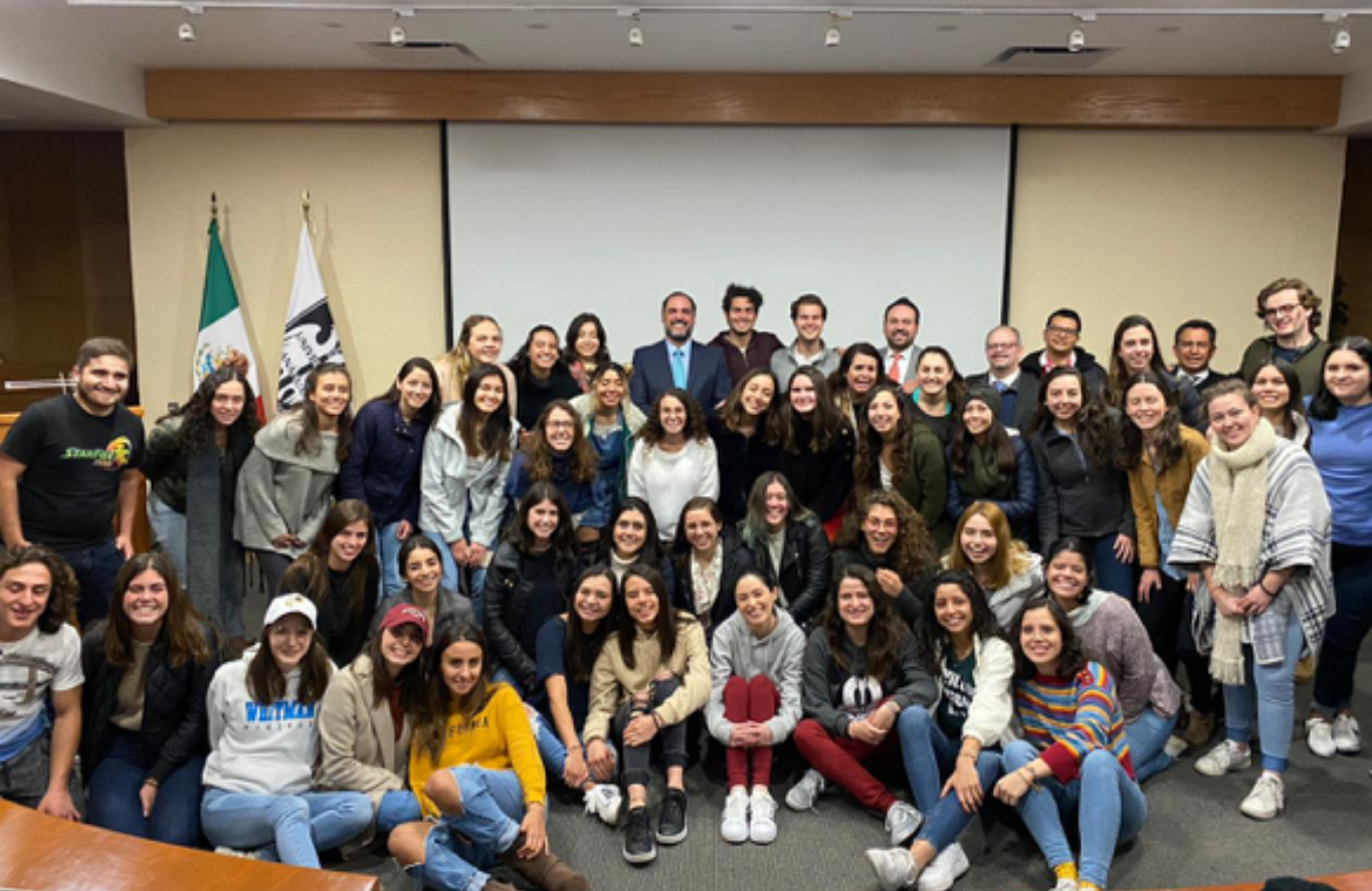 Alumnos de Responsabilidad Social realizan “Encuentro con el director"