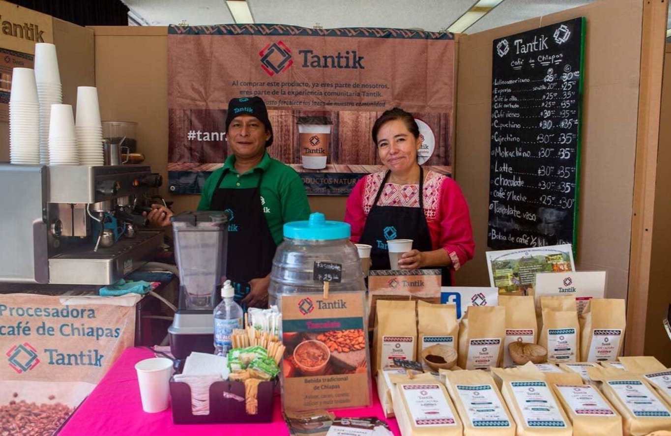 Se lleva a cabo la Feria de Comercio Justo