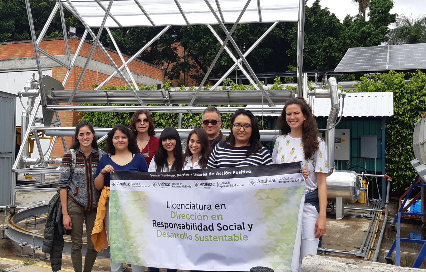 ALUMNOS VISITAN INSTITUTO DE ENERGÍAS RENOVABLES