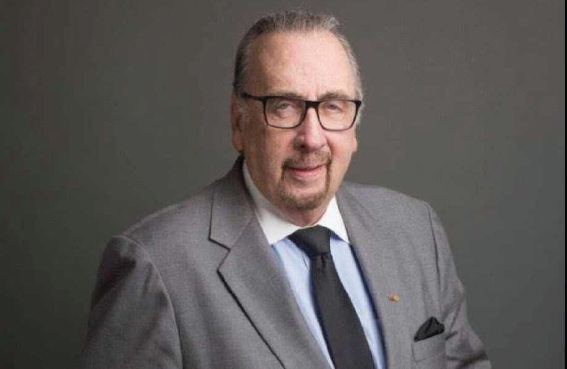 Don Frank Devlyn otorga beca para la Maestría en Responsabilidad Social