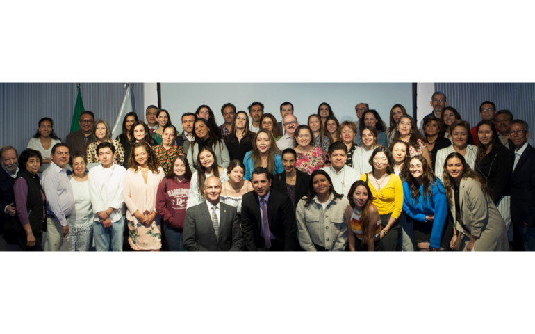 Director de la Facultad de Responsabilidad Social recibe a padres de alumnos de licenciatura