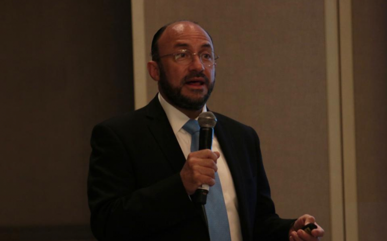  Carlos Lepe imparte ponencia sobre integridad académica en evento organizado por Turnitin