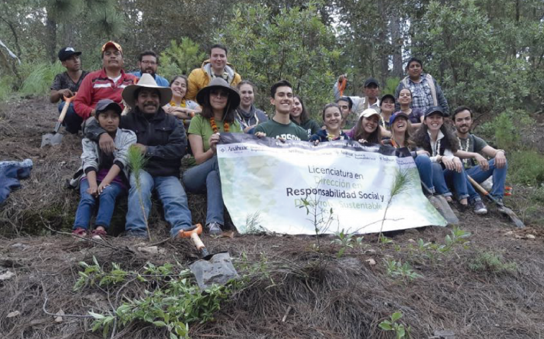  Responsabilidad Social participan en actividad de reforestación