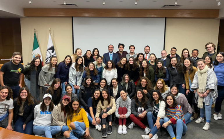 Alumnos de Responsabilidad Social realizan “Encuentro con el director"