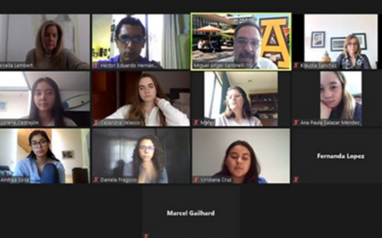 Marcella Lembert, vicepresidenta de Bank of America, sostiene conversatorio con estudiantes