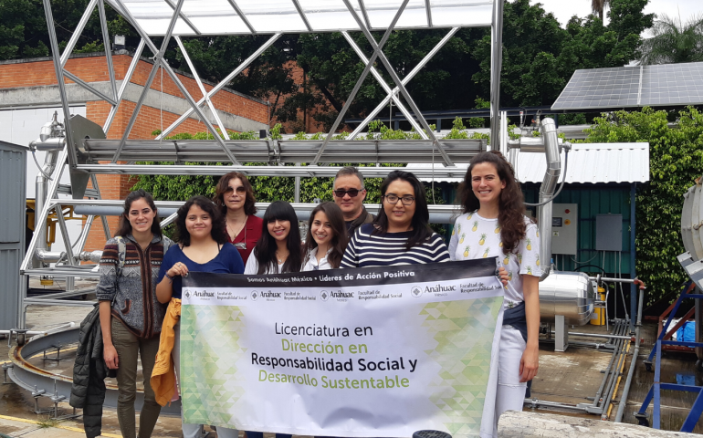 ALUMNOS VISITAN INSTITUTO DE ENERGÍAS RENOVABLES