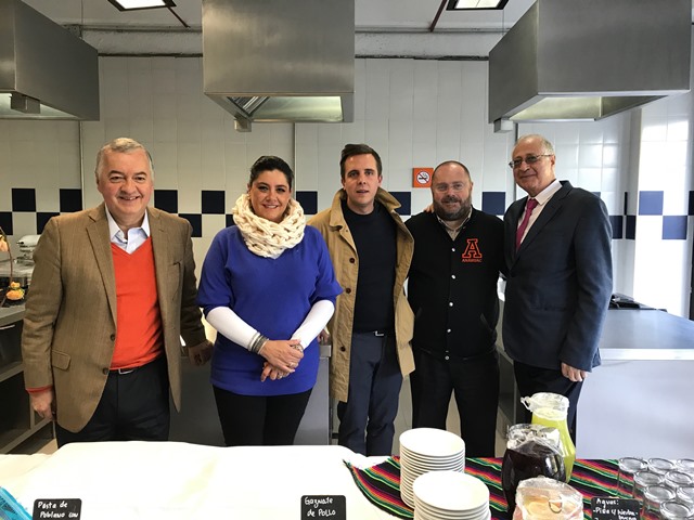 El pasado 22 de noviembre, el Chef Miguel Caño visitó las instalaciones del nuevo laboratorio de cocina de vanguardia experimental ubicadas en el Campus Sur.