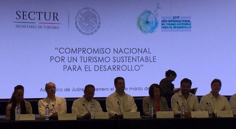 Nuestra Facultad se adhirió al “Compromiso Nacional por un Turismo Sustentable para el Desarrollo”, a través de la firma de esta declaratoria por parte de nuestro Director, Dr. Francisco Madrid Flores, en el marco del Tianguis Turístico Acapulco 2017.