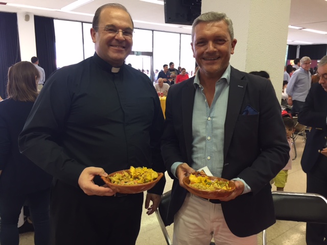 El pasado sábado 6 de mayo, nuestra Facultad de Turismo y Gastronomía realizó el 5° Festival de la Paella Anáhuac 2017 y el 1er Concurso de Tapas (bocadillos o aperitivos tradicionales de España) en la Sala de Exposiciones del Campus Norte, evento al que se dieron cita estudiantes, familiares y amigos de la Comunidad Anáhuac.