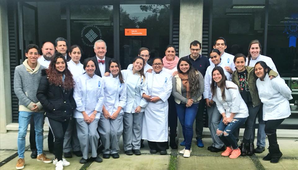  Nuestros alumnos convivieron de manera cercana con el Chef Ejecutivo del restaurante “El Serbal” y estrella Michelin, quien les compartió su experiencia. 