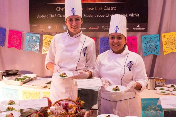 El pasado 18 de mayo, Galia Schipper Cohen y Andrea Vilchis Centeno (alumnas de 4º semestre de la Licenciatura en Gastronomía) participaron en la cuarta edición internacional del concurso Ultimate Culinary Clash, representando a la Universidad Anáhuac México y al hotel Presidente InterContinental Polanco.El pasado 18 de mayo, Galia Schipper Cohen y Andrea Vilchis Centeno (alumnas de 4º semestre de la Licenciatura en Gastronomía) participaron en la cuarta edición internacional del concurso Ultimate Culinary 