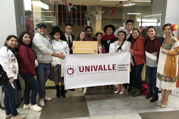 Visita de la Universidad del Valle de Bolivia