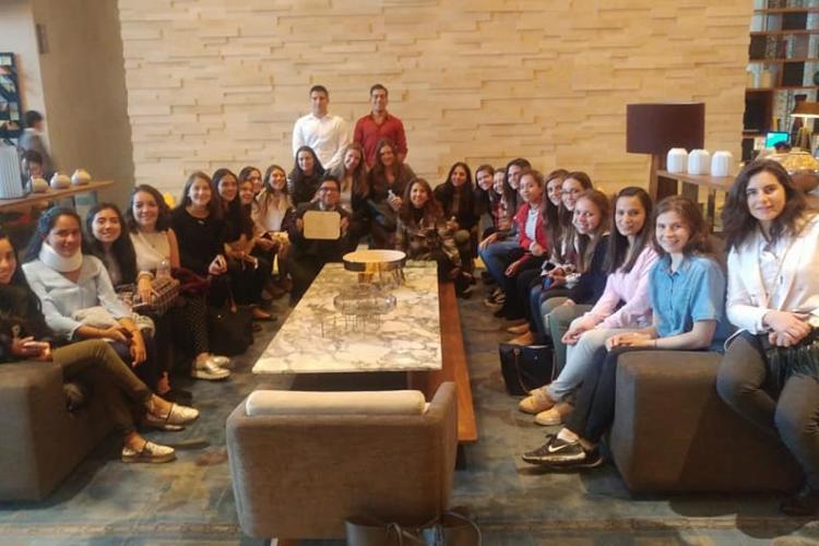 El jueves 26 de octubre los alumnos cursando "Mercadotecnia Turística" y "Operación del Alojamiento" visitaron el Hotel Hilton Santa Fe, donde recibieron interesantes pláticas sobre la operación del hotel, contribuyendo a su formación profesional.