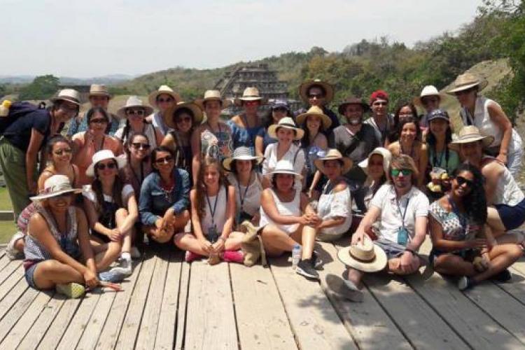 Entre el 28 y el 30 de abril un grupo de más de 30 alumnos de la Facultad de Turismo y Gastronomía, en compañía de un grupo de académicos y personal administrativo, viajaron al Pueblo Mágico de Papantla, Veracruz.