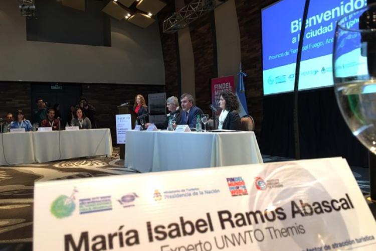 La Dra. Marisa Ramos, Coordinadora de la Maestría en Dirección de Negocios Gastronómicos, fue una de los tres expertos que impartieron el curso “La Gastronomía Como Factor de Atracción Turística” organizado por la Organización Mundial del Turismo – Fundación Themis, en la ciudad de Ushuaia, Argentina.