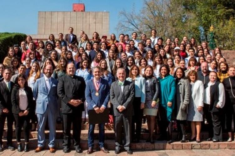 El pasado martes 21 de noviembre se realizó la entrega de la Medalla Anáhuac en Turismo y Gastronomía 2017 al Chef Mikel Alonso en el Auditorio de Posgrado.