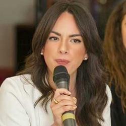 Adriana Hernández Lacroix Directora de Programas de Liderazgo
