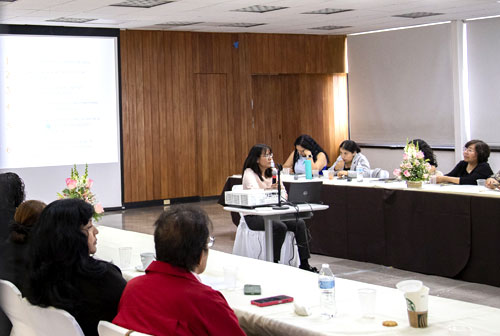 Mtra. Rosalía Buenos, presenta proyectos con investigadores