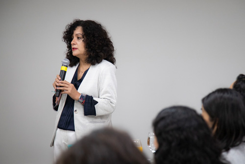 Mtra. Alma Cázares da la bienvenida