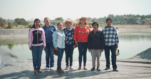 Mujeres emprendedoras en Temazcalapa apoyadas por la olla captadora de agua que instaló FCCM.