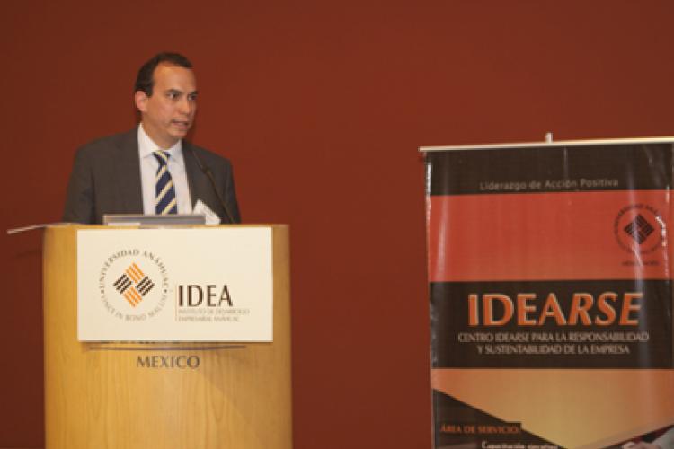 Conferencia de la economía mexicana e industria automotriz de IDEA e IHS