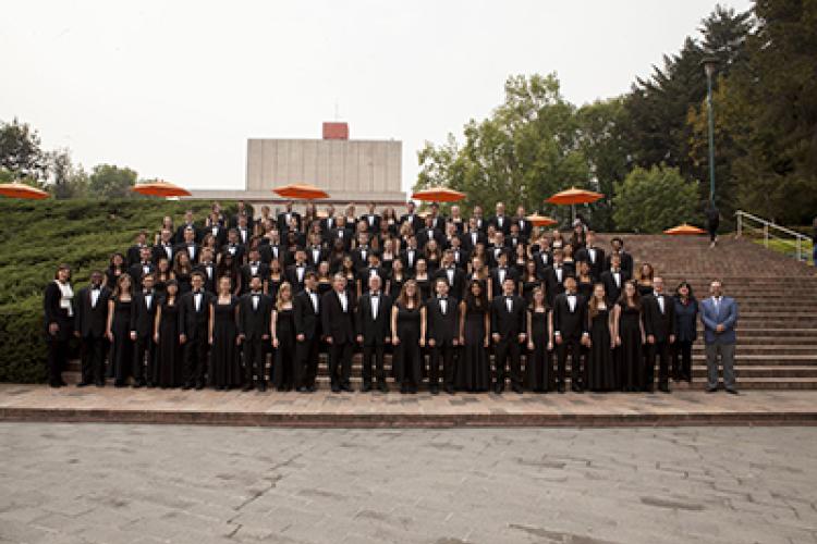 Se realiza el Concierto Coro de Cornell y Glee Club en el inicio de los festejos por el 20 aniversario del IDEA