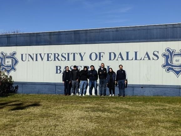 Entre sus actividades visitaron la Universidad de Dallas y asistieron a la clausura del maratón de esta ciudad y a un partido de la NFL.