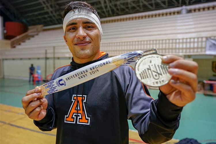 Orgullo, pasión y fuerza: Víctor Hernández se baña en oro